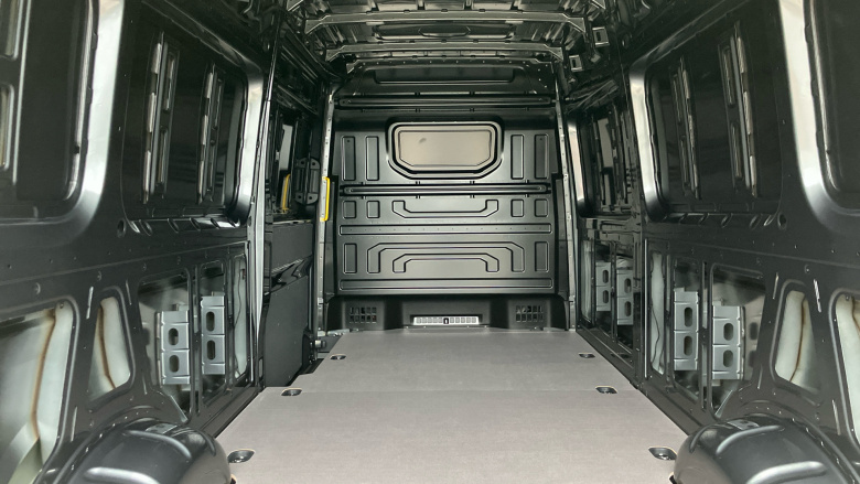 Volkswagen Crafter Cr35 Lwb Diesel Fwd 2.0 TDI 177PS Commerce Plus High Roof Van Auto